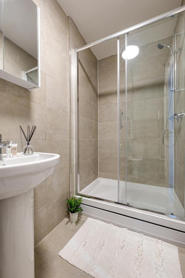 Top Floor Apartment With Private Balcony In Stockport Centre By Hass Haus Екстериор снимка