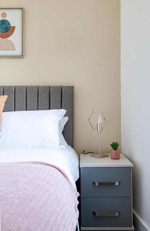 Top Floor Apartment With Private Balcony In Stockport Centre By Hass Haus Екстериор снимка